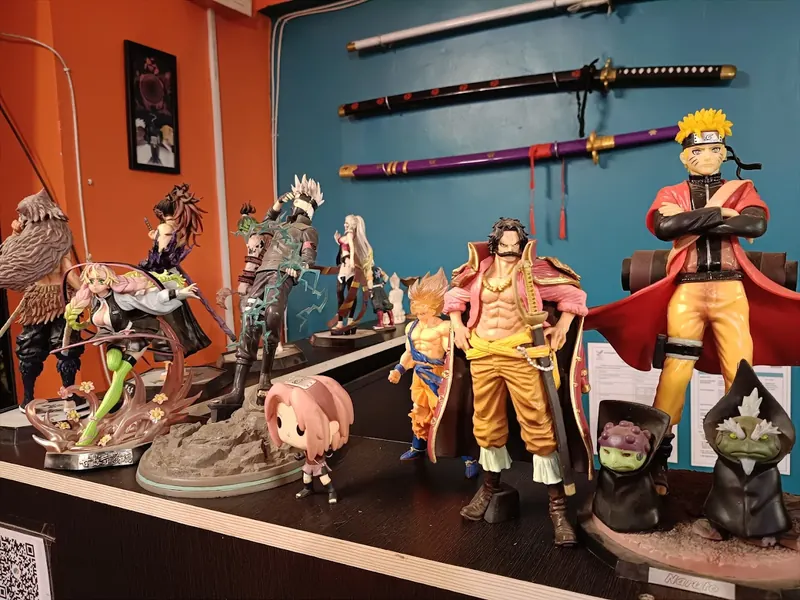 Shelf of anime figures including Naruto, Whitebeard and Kakashi